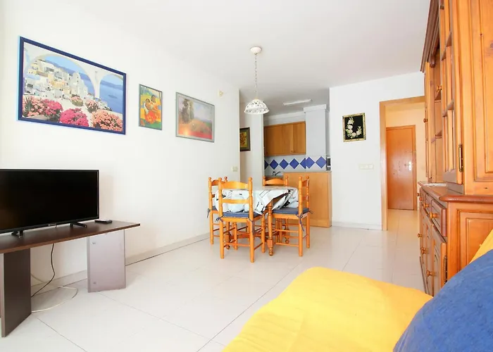Apartamento Centrico En Roses, A 20M De La Playa, Con Parking Y Terraza - Es-228-89